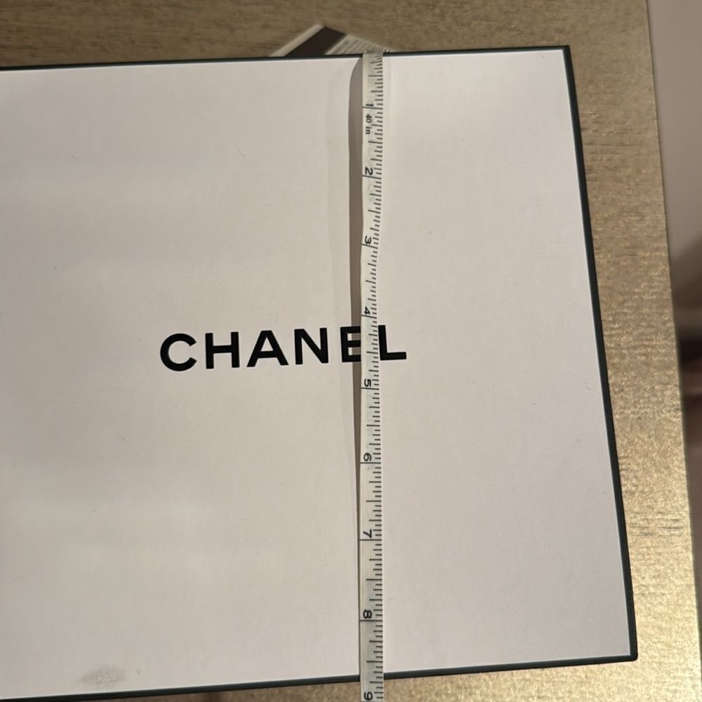 Chanel Gift Box with Cards - Picture 15 of 16